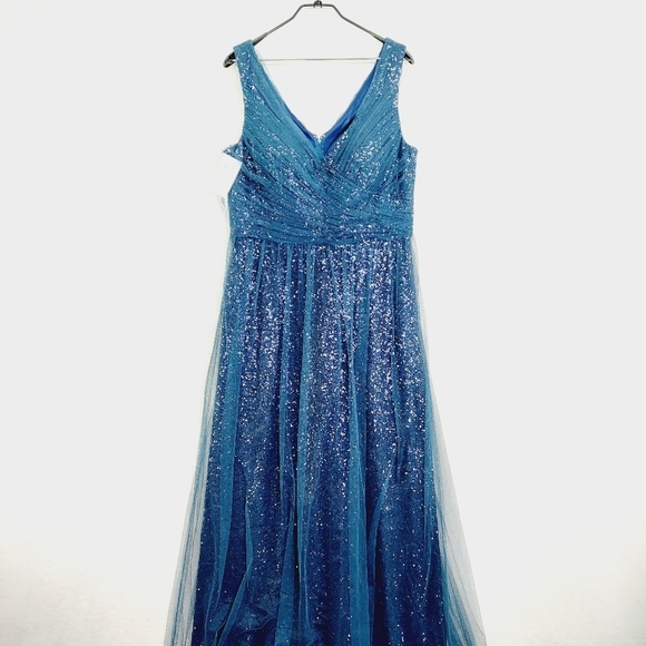 Christina Wu Dresses & Skirts - NEW Christina Wu Navy Blue Tulle & Sequin V Neck Bridesmaid Maxi Dress Z40